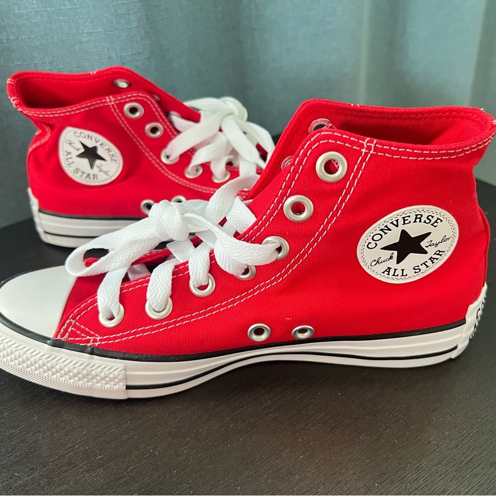 Converse Bold Red Canvas High-Tops Kids size 6.5 BNIB